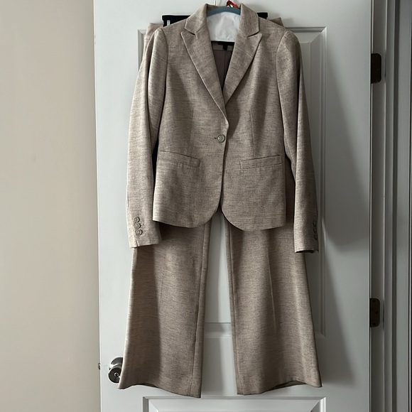 Limited linen suit - Picture 1 of 9